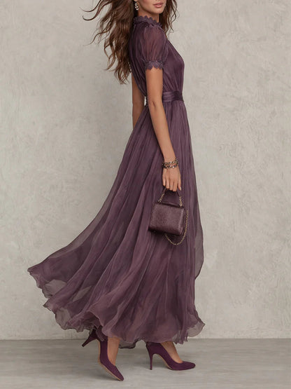 Vestido Largo Violeta con Escote Tipo Lágrima y Ribete de Encaje