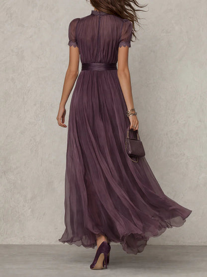 Vestido Largo Violeta con Escote Tipo Lágrima y Ribete de Encaje