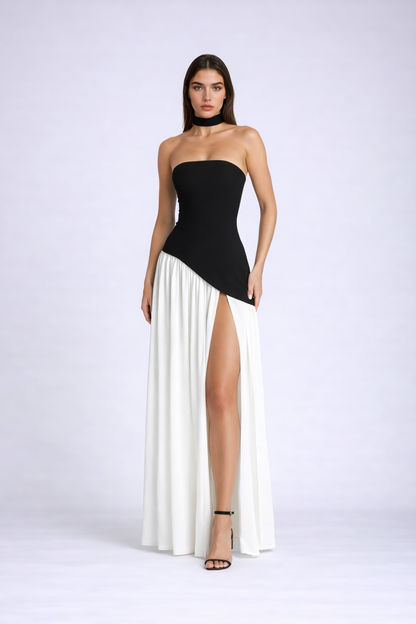 Vestido Largo Elegante con Escote Strapless y Abertura Lateral