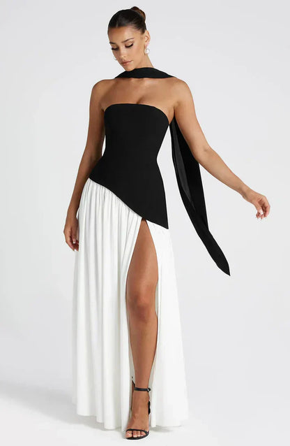 Vestido Largo Elegante con Escote Strapless y Abertura Lateral